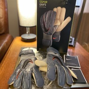 Nike Elite Vapor Grip 3 Goalie gloves sz. 7 NEW